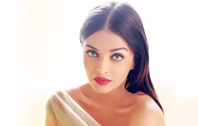 এর তিন বছর আগে একটি মডেলিং প্রতিযোগিতাতেও বিজয়ী হন রাইসুন্দরী। এর পর একটি নামকরা ফ্যাশন পত্রিকার আমেরিকার সংস্করণে ঐশ্বরিয়ার ছবি প্রকাশিত হয়েছিল। সোনালি বেন্দ্রে, তেজস্বিনী কোলহাপুরেসহ বহু অভিনেত্রীর সঙ্গে ফোটোশ্যুটও করেছিলেন ঐশ্বরিয়া। ছবি: সংগৃহীত