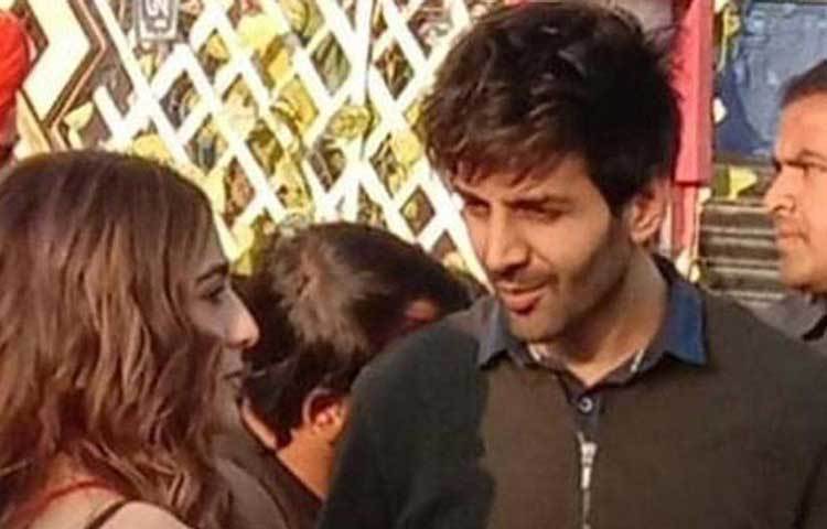 ভ্যালেন্টাইনস ডে-তে মুক্তি পাচ্ছে ‘আজ কাল’। ২০০৯ সালের ছবি ‘লভ আজ কাল’-এর সিকোয়েল এই ছবিতে জুটি বাঁধছেন সারা আলি খান এবং কার্তিক আরিয়ান।