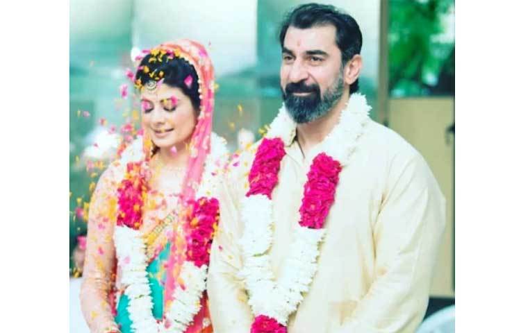 অভিনেতা নবাব শাহের সঙ্গে সাতপাকে বাঁধা পড়লেন প্রাক্তন মিস ইন্ডিয়া ইন্টারন্যাশনাল ও বলিউড তারকা পূজা বাত্রা। জুলাইয়ে তারা গোপনে বিয়ে সারেন। এর আগে ২০০২ সালে প্রবাসী ভারতীয় চিকিৎসক সোনু এস অহলুওয়ালিয়ার সঙ্গে বিয়ে হয় পূজার। তবে ২০১১ সালে তাদের বিচ্ছেদ হয়ে যায়। এরপর ‘দবাঙ্গ ৩’-এর অভিনেতা নবাবের সঙ্গে সম্পর্ক গড়ে ওঠে পূজার।