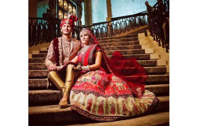 ২৩ জুন মরিশাসের চার্টার্ড অ্যাকাউন্ট্যান্ট বিশারদের সঙ্গে বিয়ে হয় ‘আওয়ারা পাগল দিওয়ানা’ ছবিতে অক্ষয় কুমারের বিপরীতে অভিনয় করা আরতি ছাবারিয়ার।