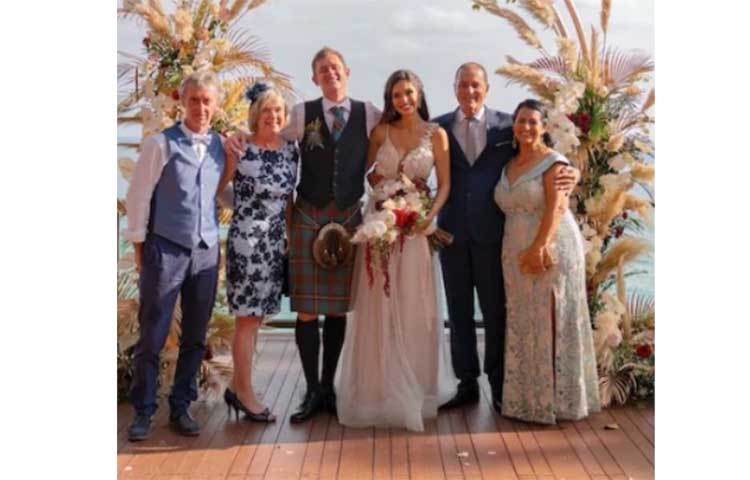 মে মাসে অ্যালান ফ্রেজারের সঙ্গে বিয়ে হয় বলিউড তারকা ব্রুনা আবদুল্লার। সেই সময় তিনি অন্ত:সত্ত্বা ছিলেন। ৩১ অগাস্ট তিনি কন্যাসন্তানের জন্ম দেন।