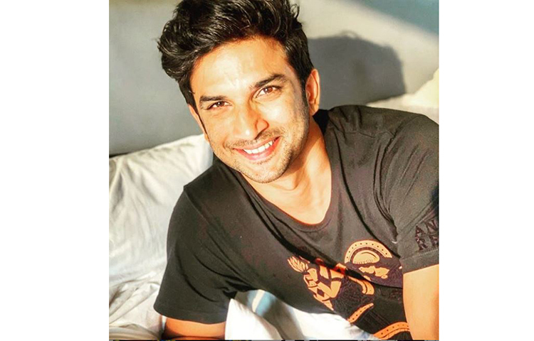 অল ইন্ডিয়া ইঞ্জিনিয়ারিং এন্ট্রান্স এক্সামসে সপ্তম হন সুশান্ত সিং রাজপুত, কিন্তু ইঞ্জিনিয়রিংয়ের চাকরি না করে অভিনয়ে চলে আসেন সুশান্ত।