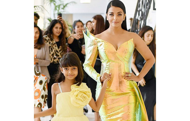 আবার ভাইরাল ঐশ্বরিয়া ছবি, তবে এবার তার একটু অন্য ধারার ছবি। তা হচ্ছে তাদের মা-মেয়ের ছবি।