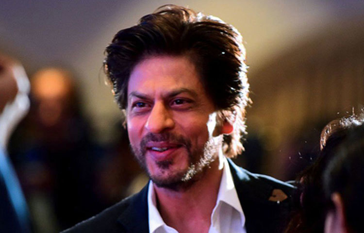 দেশ জুড়ে করোনা আক্রান্তের সংখ্যা ক্রমশ বেড়েই চলেছে। চিকিৎসার জন্য প্রয়োজন প্রচুর অর্থের। এই অবস্থায় ত্রাতা হয়ে এগিয়ে এসেছেন অনেক বলিউড তারকা।