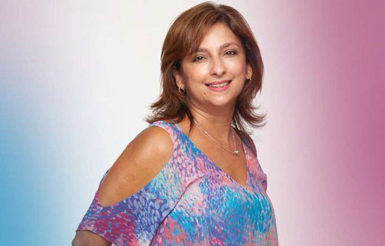 বলিউডে কিছু কুশীলব খলনায়ক ও খলনায়িকার চরিত্র দর্শকমনে গভীর ছাপ ফেলে যান। সে রকমই একজন পারভিন দস্তুর। ‘ম্যায়নে প্যায়ার কিয়া’ ছবিতে অভিনয় করেছিলেন খলনায়িকা ‘সীমা’-র চরিত্রে।