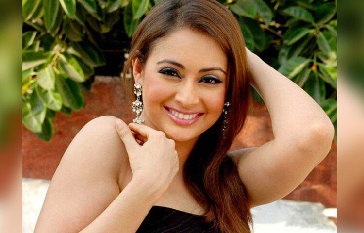 প্রথম মিউজিক ভিডিওতেই আকাশছোঁয়া জনপ্রিয়তা লাভ করেন তিনি। তার রেশ ধরে রাখতে পেরেছিলেন ছবিতেও। কিন্তু বেশিদিন সাফল্যের স্বাদ থাকল না প্রীতি ঝঙ্গিয়ানীর কাছে। অতীতের সুপারহিট এই নায়িকা এখন বিস্মৃত দর্শকমনে।