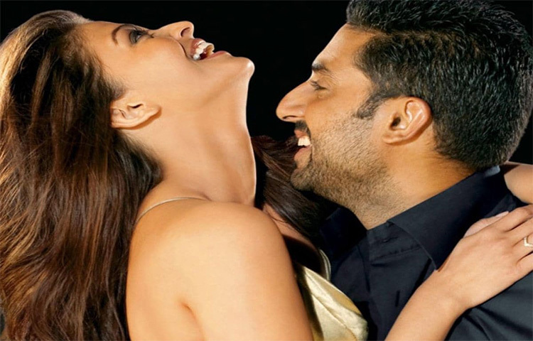 সাবেক বিশ্বসুন্দরী বলিউড অভিনেত্রী ঐশ্বরিয়া রায় আজ বচ্চন পরিবারের বধূ। অমিতাভ বচ্চনের ছেলে অভিষেক বচ্চনের সঙ্গে বিবাহ বন্ধনে বাঁধা পড়েছেন ঐশ্বরিয়া। বলিউডের তারকা দম্পতিদের মধ্যে বেশ জনপ্রিয় এই জুটি। ছবি: সংগৃহীত