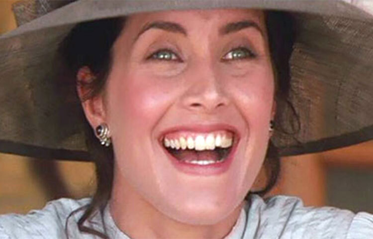 তার নাম রেচেল ইরিন শেলি। তবে বলিউড তাকে চেনে ‘গোরি মেম’ নামে। ‘লগান’ ছবিতে গ্রামবাসীদের ক্রিকেট খেলায় উৎসাহ যুগিয়েছিলেন। ছবিতে তার চরিত্রের নাম ছিল এলিজাবেথ রাসেল। ছবি: সংগৃহীত