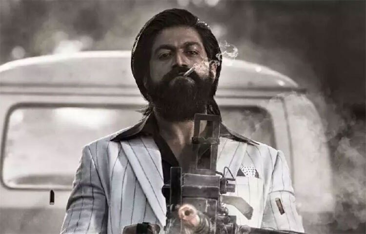 ‘আরআরআর’, ‘কেজিএফ: চ্যাপ্টার ২’-এর মতো দক্ষিণী ছবি ২০২২ সালে বক্স অফিস থেকে বিপুল অর্থ উপার্জন করলেও মে মাসের শেষের দিকে মুক্তি পাওয়া ‘ভুল ভুলাইয়া ২’ বক্স অফিস থেকে উপার্জনের নিরিখে খুব একটা পিছিয়ে ছিল না। ছবি: সংগৃহীত