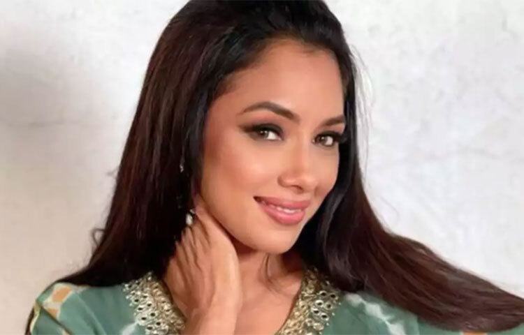 ‘সারাভাই ভার্সেস সারাভাই’ ধারাবাহিকটির কথা মনে আছে? মায়া ও মনীষার শাশুড়ি-পুত্রবধূর সম্পর্ক দর্শকদের মনে দাগ কেটেছিল। রত্না পাঠক শাহের মতো অভিনেত্রীর সঙ্গে একই পর্দায় কাজ করে সাবলীল অভিনয় দক্ষতার পরিচয় দিয়েছিলেন মনীষা। কার অন্য নাম রূপালি। ছবি: সংগৃহীত