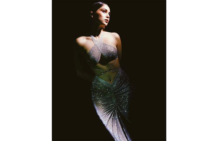 এখন সোশ্যাল মিডিয়ার নতুন সেনসেশন শর্বরী বাগ। নতুন নতুন ফোটোশুটে তিনি প্রায়ই উষ্ণতা ছড়াচ্ছেন। ছবি: সংগৃহীত