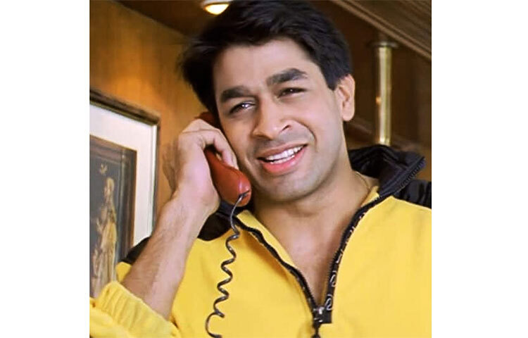 এই খলনায়কের নাম রজত বেদী। বলিউডের তুমুল জনপ্রিয় খলনায়ক  বা খল অভিনেতা ছিলেন তিনি। পর্দায় বেশির ভাগ সময় তাকে দেখা যায় নায়িকাদের হেনস্থা করতে, কখনও বা অভিনেতাদের সঙ্গে ঝামেলায় জড়াতে। ছবি: সংগৃহীত