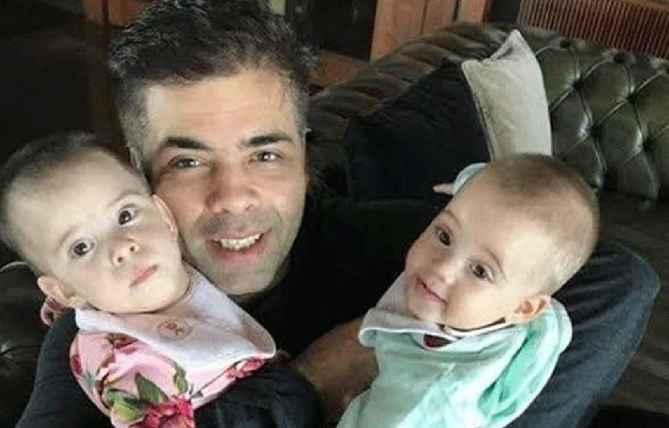 কর্ণ জোহর: যমজ সন্তানের বাবা হওয়ার খবর মিডিয়াকে দেওয়ার পর সকলেই বিস্মিত হয়েছিলেন। সারোগেসির মাধ্যমে যমজ সন্তানের বাবা হন কর্ণ জোহর। ছেলের নাম রাখেন যশ এবং মেয়ের নাম রাখেন রুহি।