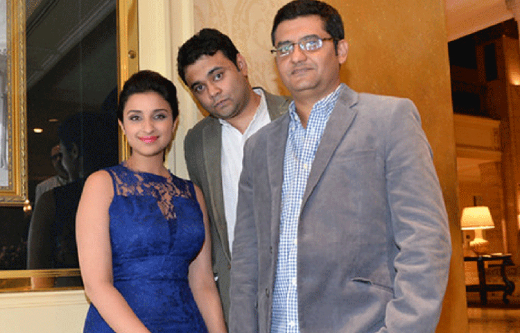 পরিণীতি চোপড়া নাকি বারংবার পরিচালকদের প্রেমে পড়েন। এর আগে নাকি ‘লেডিস ভার্সেস রিকি বহেল’ এবং ‘শুদ্ধ দেশি রোমান্স’ ছবির পরিচালক মণীশ শর্মার প্রেমে পড়েছিলেন এই নায়িকা। সে সম্পর্ক ভেঙে যাওয়ার তিনি আবার এক সহকারী পরিচালকের প্রেমে পড়েছিলেন।