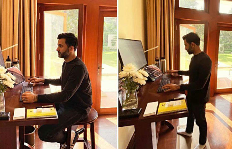 শোওয়ার ঘরের মতো আনন্দের কাজের জায়গাতেও আলো বাতাসের অভাব নেই। তিন পাল্লার দরজার বাইরে প্রশস্ত সবুজ।