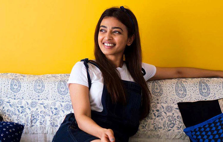 একই সঙ্গে একাধিক জনের প্রেমে পড়তে ভালোবাসেন রাধিকা। জানিয়েছেন নিজেই। কারো প্রতি হয়তো শারীরিক আকর্ষণ বোধ করলেন। আবার কারওর সান্নিধ্য হয়তো ভালো লাগল।