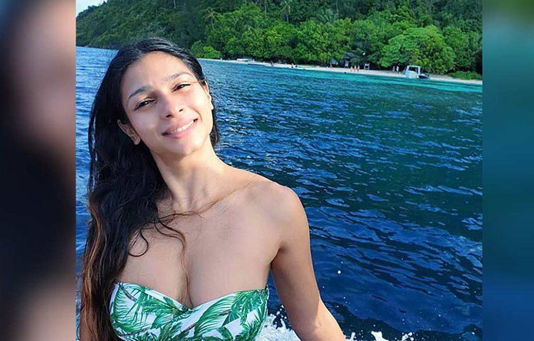 সুন্দরী তানিশা এখনও অবিবাহিত। তবে তাকে নিয়ে গুঞ্জনের অভাব নেই ইন্ডাস্ট্রিতে। ‘নীল অ্যান্ড নিকি’ ছবির সহঅভিনেতা উদয় চোপড়ার সঙ্গে তার সম্পর্ক ছিল বলে জানা যায়। কিন্তু তাদের প্রেম দীর্ঘস্থায়ী হয়নি।