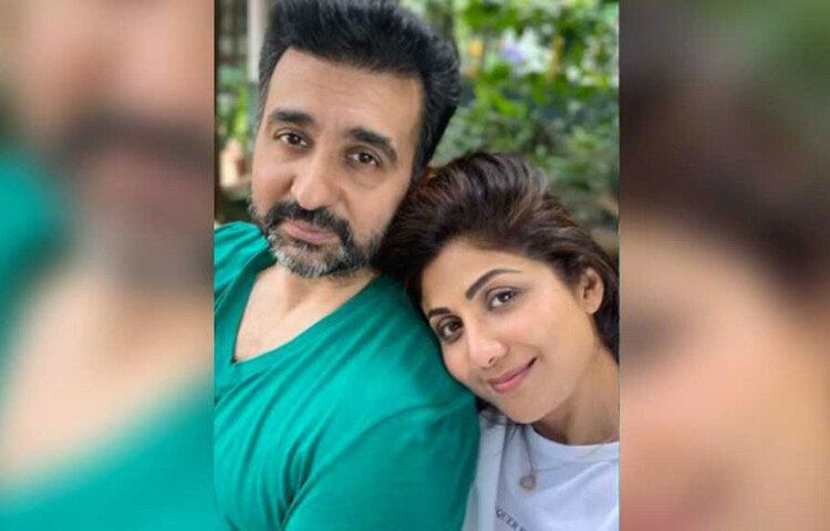 ভালো খাবার খেয়ে বন্ধুদের সঙ্গে হইহুল্লোড় করলেন নিজের রেস্তোরাঁয়, জানিয়েছেন শিল্পা।