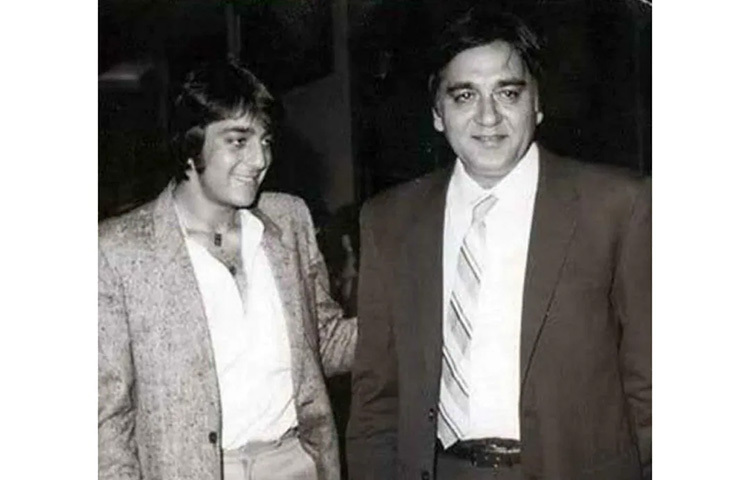 সুনীল দত্ত ও সঞ্জয় দত্ত। বরাবরই দর্শকের কাছে জনপ্রিয়তার শীর্ষে। ছবি: সংগৃহীত