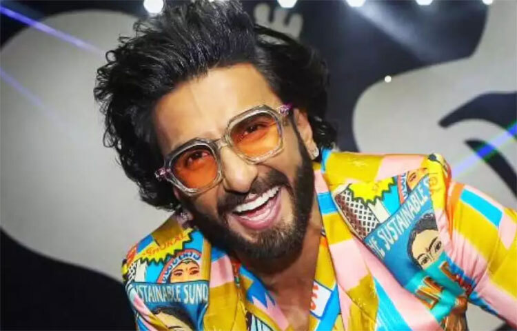 বলিউডে আগমন মাত্র ১২ বছর। এরই মধ্যে পেশোয়া বাজিরাও থেকে আলাউদ্দিন খলজী, এমনকি কপিল দেবের ভূমিকায় অভিনয় করে ইতিমধ্যেই দর্শকদের মনের মণিকোঠায় বিরাজ করছেন রণবীর সিংহ। বলিউডের ‘গাল্লি বয়’-এর উচ্চতা পাঁচ ফুট আট ইঞ্চি। ছবি: সংগৃহীত