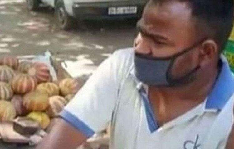 যদিও এই কাজকে অভিনয়ের সঙ্গে তুলনা করতে রাজি নন তিনি। কারণ তার কাছে কোনো কাজই বড় বা ছোট নয়। সৎভাবে রোজগার করাকেই জীবনে বেশি গুরুত্ব দেন বলে জানিয়েছেন তিনি।