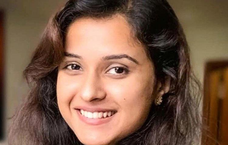 খবর পেয়ে ঘটনাস্থলে পুলিশ পৌঁছয় রাত আড়াইটে নাগাদ। সে সময় খোলা রাস্তায় রক্তের স্রোতে পড়েছিলেন দিশা। হাসপাতালে নিয়ে যাওয়া হলে তাকে মৃত বলে ঘোষণা করা হয়।