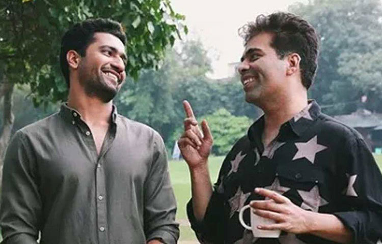 ২০১৫ সালে ‘মশান’ করার পর থেকেই ভিকি কৌশলের বাজারদর চড়া হতে শুরু করে। সে সময়ই নাকি করণের নজরে পড়েন ভিকি। এরপর কর্ণের পার্টিতে নিয়মিত যাতায়াত শুরু হয় তার। এখন তো করণের ঘনিষ্ঠদের মধ্যে একজন হলেন ভিকি। না হলে কর্ণের কথায় ‘ভূত’-এর মতো ফিল্ম করতে রাজি হয়ে যান তিনি! প্রশ্ন অনেকের। তিনি এর প্রতিদানও পেয়েছেন বলে শোনা যায়। ‘তখ্ত’-এর মতো ফিল্মে নাকি ভিকির রোলও বাড়িয়ে আরও গুরুত্বপূর্ণ করা হচ্ছে। লাকি ভিকি!