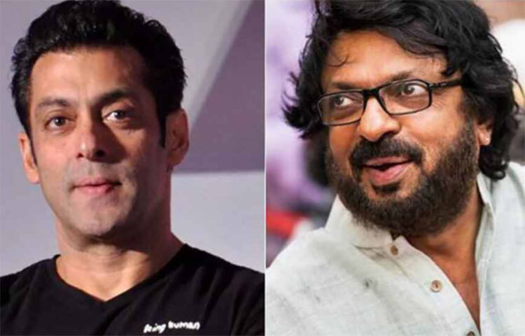 ‘বন্ধু’ সালমানের বিরুদ্ধে অনুযোগের সুরেই বানশালি বলেছেন, ‘ওর (সালমান) মনে আমার স্থানও বদলে গিয়েছে।’ স্বল্প কথায় অনেক কিছু বলে দিলেও এবার বেশ রক্ষণাত্মক বানশালি। তিনি বলেন, ‘‘সলমনের প্রতি আমার অগাধ শ্রদ্ধা রয়েছে। তিনি আমার জন্য ‘খামোশি’-তে কাজ করেছেন। আমরা একসঙ্গে ‘হম দিল দে চুকে সনম’ করেছি। ‘সাওয়ারিয়া’-র সময়ও সালমান আমার পাশে ছিলেন।’’ ছবি: সংগৃহীত