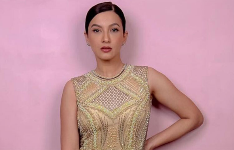 গওহর খান: বলিউডের আরও এক পরিচিত মুখ। ‘রকেট সিং’ সিনেমাতে তাকে প্রথম অভিনয় করতে দেখা যায়। যদিও সিনেমাটি বক্স অফিসে আশাপ্রদ ফল করতে পারেনি। এ ছাড়াও ‘ইশাকজাদে’, ‘গেম’, ‘ফিভার’, ‘বদ্রীনাথ কি দুলহনিয়া’ ইত্যাদি ছবিতে তাকে অভিনয় করতে দেখা গিয়েছিল। রিয়েলিটি শো ‘বিগ বস’-এর সপ্তম আসরে তিনি অংশগ্রহণ করেন। সেই আসরের বিজেতাও হন গওহর। এই রিয়েলিটি শো তার ক্যারিয়ারকে এগিয়ে নিয়ে যেতে সাহায্য করেছিল। ছবি: সংগৃহীত