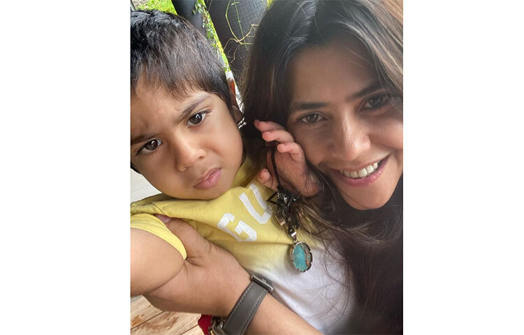 বিয়েতে আপত্তি ছিল একতা কাপুরের কিন্তু মাতৃত্বে নয়। তাই সারোগেসির সাহায্যে ছেলে রবির জন্ম দেন প্রযোজক। ছবি: সংগৃহীত