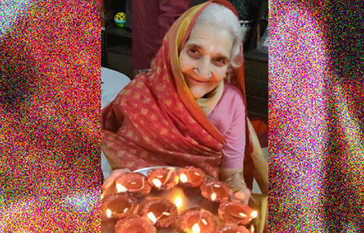 যে বয়সে সবাই অভিনয় থেকে অবসর নিয়ে নেন, সেই বয়সে নিজের বলি জার্নি শুরু করেছিলেন তিনি।