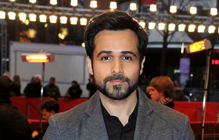 ইমরান হাশমি: বলিউড অভিনেতা ইমরান হামশির কর্মজীবনের শুরুটা বিজ্ঞাপনের মাধ্যমে। গুড নাইট মশার কয়েলের বিজ্ঞাপনে কাজ করে আড়াই হাজার রুপি আয় করেছিলেন তিনি।