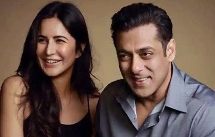 সিনেমাটি করবেন কী না সে বিষয়ে যখন ক্যাটরিনা দোটানায়, ঠিক সেই সময়েই সালমান তাকে ছবিটি করতে বলেন। যে জন তার সঙ্গে একদা ছবি করতে অস্বীকার করেছিলেন, তার সঙ্গেই আবার কাজ করা যে পরোক্ষে ক্যাটরিনার জয়, সে কথা ক্যাটকে বুঝিয়েছিলেন সালমান।