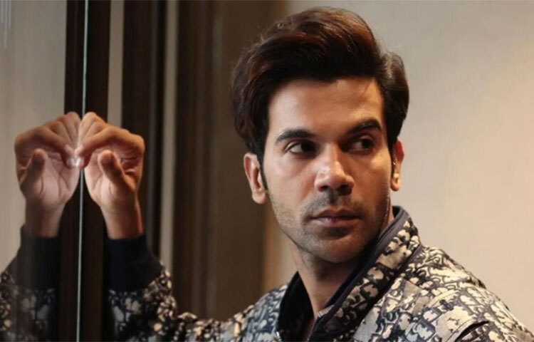 রাজকুমার রাওয়ের ‘স্ত্রী’-কে মনে পড়ে? সে ছবিতে গায়ে কাঁটা দেওয়া দৃশ্যের অভাব ছিল না। শ্রদ্ধা কাপুরের সঙ্গে ওই ছবিতে শুটিংয়ের সময় নাকি অদ্ভুতুড়ে ঘটনার সাক্ষী হয়েছিলেন রাজকুমার। ছবি: সংগৃহীত