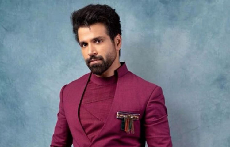 ঋত্বিক ধনজানি: রিয়েলিটি শোয়ের সুবাদে ঋত্বিক ধনজানি ইন্ডাস্ট্রিতে পরিচিত মুখ। টেলিভিশনের পাশাপাশি ইন্ডাস্ট্রিতে তার অভিনয় প্রশংসিত। ক্যারিয়ারের প্রথম দিকে তাকে বেশ কয়েকটি রিয়েলিটি শোয়ে অংশগ্রহণ করতে দেখা যায় তাকে। কিন্তু তার ক্যারিয়ার গতি পায় ‘নাচ বলিয়ে’র ষষ্ঠ আসরের পর। সেখানে তিনি তার প্রেমিকা আশা নেগির সঙ্গে অংশগ্রহণ করেছিলেন। ওই আসরের বিজেতাও ঋত্বিক-আশা জুটি। ছবি: সংগৃহীত