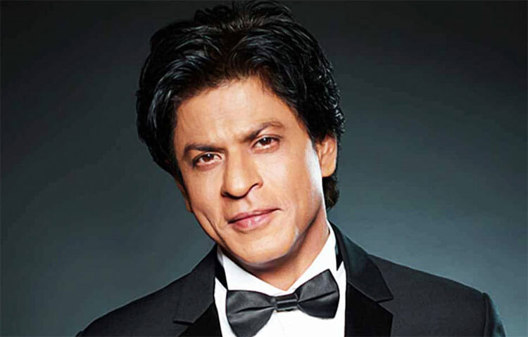 যদিও শাহরুখ এবং আরিয়ান একই ফ্রেমে অভিনয় করেননি। ছবিতে শাহরুখের ছোটবেলার চরিত্রে অভিনয় করেছিলেন আরিয়ান। শিশু অভিনেতা হিসেবে এই ছবিতেই প্রথম অভিনয় শাহরুখ-পুত্রের। আর কোনো ছবিতে অভিনয় করেননি আরিয়ান। ছবি: সংগৃহীত