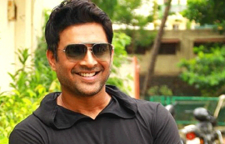 মাধবন এই ছবির জন্য দেড় কোটি টাকা চেয়েছিলেন। প্রযোজকের পক্ষে তা দেয়া সম্ভব ছিল না। তাই তার বদলে রাজকুমারকে নেন তিনি।