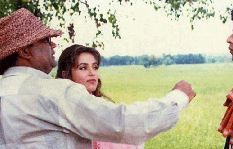 সুভাষ ঘাইয়ের ১৯৯৭ সালের ছবি ‘পরদেশ’-ই ছিল তার অধীনে মহিমা চৌধুরীর কাজ করা প্রথম এবং একমাত্র সুযোগ। কিন্তু পরিচালক-অভিনেত্রীর এই প্রেম বেশ দিন টেকেনি। মহিমা তার সংস্থার চুক্তি অমান্য করেছেন বলে অভিযোগ করেছিলেন সুভাষ ঘাই।