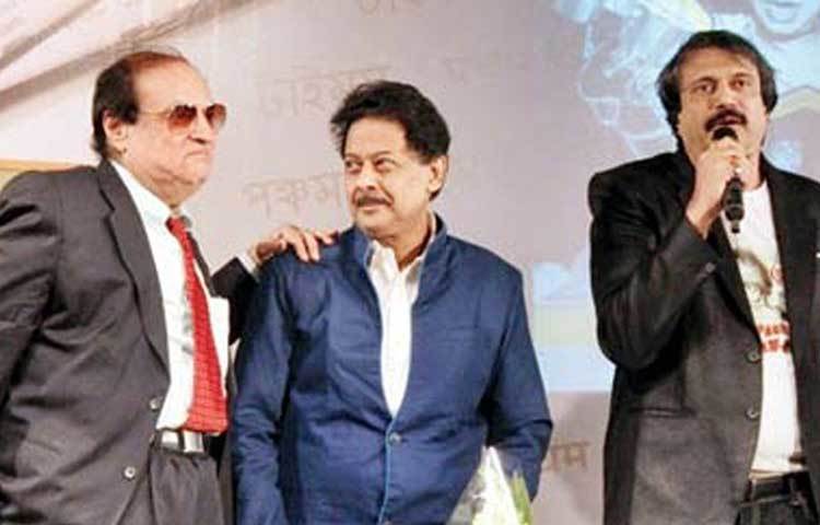 পরবর্তী কালে তিনি টিকেটিং এবং কার্গো ফরওয়ার্ডস নিয়ে ডিপ্লোমা করেন। নামী শিপমেন্ট সংস্থার সুপারভাইজিং এগজিকিউটিভ হন। সেই পরিচয় নিয়েই তিনি নতুন পথে জীবন শুরু করেন। ইন্ডাস্ট্রির সঙ্গে সম্পর্ক প্রায় ছিন্নই করে দেন।