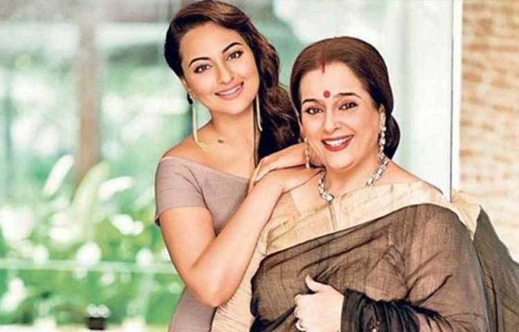 সোনাক্ষী সিনহার মা পুনম সিনহাও বেশ কিছু বলিউড ফিল্মে অভিনয় করেছেন। রুচিশীলতা এবং সৌন্দর্য মায়ের থেকেই প্রাপ্তি সোনাক্ষীর।