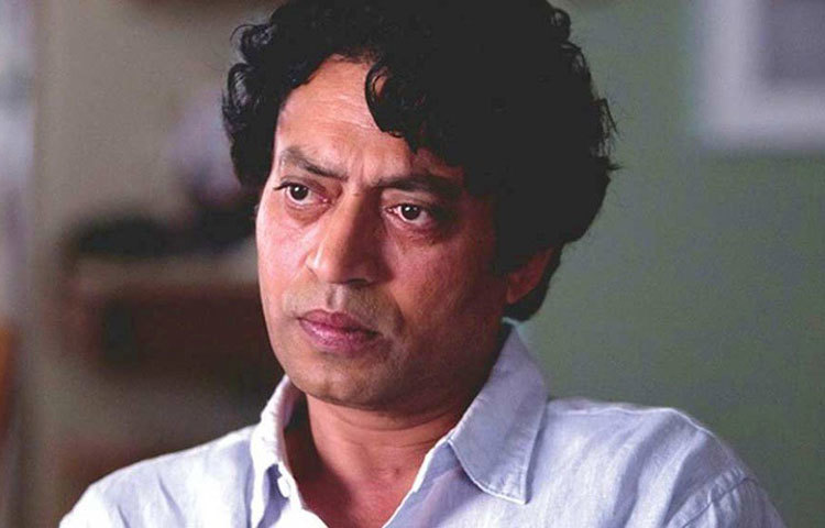 নায়কোচিত বেশবাস নয়। বরং কিছুটা অবিন্যস্ত আবির্ভাব। সেটাই ছিল তার ট্রেডমার্ক। ২০১২ সালে নিজের নামের সঙ্গে জুড়ে়ছিলেন বাড়তি ‘আর’ অক্ষর।