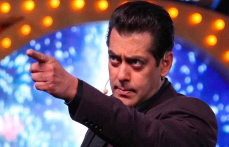 শোনা গিয়েছিল পরিবর্ত পরিস্থিতিতে নাকি সালমান তার বিপুল পারিশ্রমিকও কাটছাঁট করেছেন। কিন্তু ইন্ডাস্ট্রির অন্দরের খবর, সুশান্ত কাণ্ডের পর সালমানের দিকে স্বজনপ্রীতির আঙুল তোলা জনতার সামনে ভাইজানকে আনার আগে আরও একটু সময় নিয়েছেন নির্মাতারা।