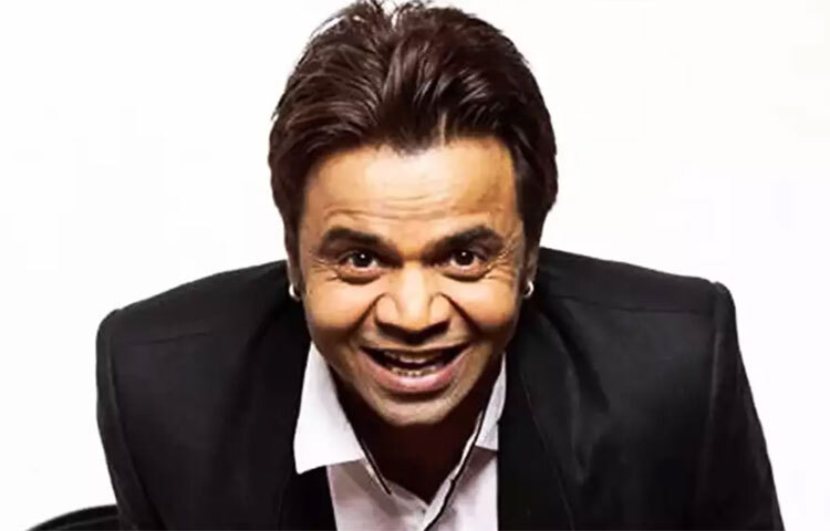 অনেক ছবিতে পার্শ্বচরিত্রে অভিনয় করলেও অভিনয় দক্ষতার মাধ্যমে সকলের মন জয় করেছেন রাজপাল যাদব। তবে উচ্চতার দিক দিয়ে বিচার করলে সবচেয়ে নিচে তারই নাম রয়েছে। রাজপালের উচ্চতা পাঁচ ফুট ২ ইঞ্চি। অভিনেতাদের মধ্যে তার উচ্চতা সবচেয়ে কম। ছবি: সংগৃহীত