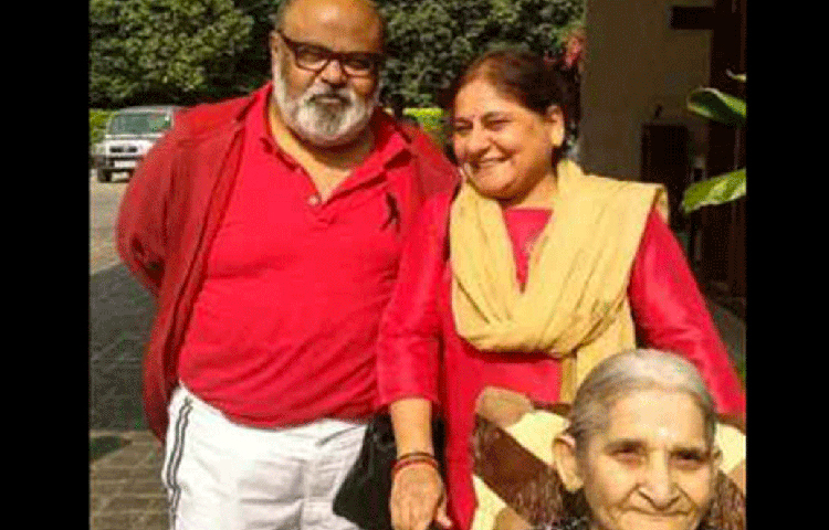 ‘রেড’ ফিল্মে অভিনয়ের সময় থেকেই তিনি মধ্যপ্রদেশের হরদা থেকে মুম্বাইয়ে নিজের ছেলে কাছে রয়েছেন। অস্টিওপোরোসিসের সমস্যা ছিল তার। তাই বাড়িতেও খুব বেশি হাঁটাচলা করতে পারতেন না।