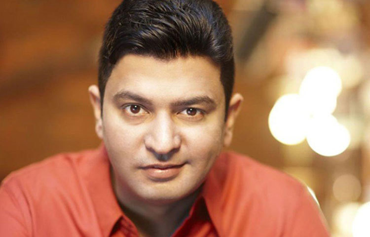 টি সিরিজের কর্তা ভূষণ কুমার ইতিমধ্যে প্রধানমন্ত্রী ত্রাণ তহবিলে ১১ কোটি টাকা সাহায্য করার প্রতিশ্রæতি দিয়েছেন। টুইটে তিনি লিখেছেন, ‘আমরা খুব কঠিন সময়ে রয়েছি, সাহায্যের জন্য আমাদের প্রত্যেকেরই এগিয়ে আসা দরকার। সকলে একসঙ্গে এই যুদ্ধে সামিল হব, জয় হিন্দ।’