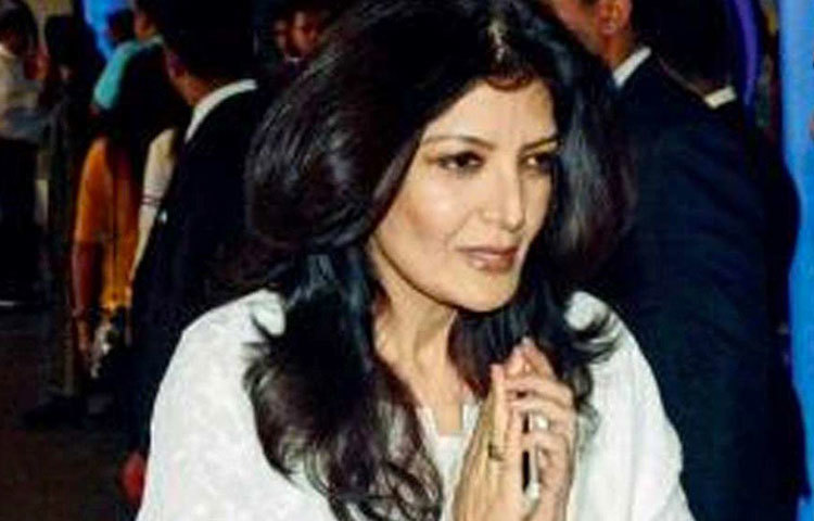 কিন্তু ১০ বছরের মধ্যেই সুর কাটল সোনুর দাম্পত্যে। ২০১০ সালে কিডনির অসুখে মারা যান সূর্যপ্রতাপ। স্বামীর মৃত্যুর পরে অনেকটাই নিঃসঙ্গ হয়ে পড়েন প্রাক্তন ভারতসুন্দরী।