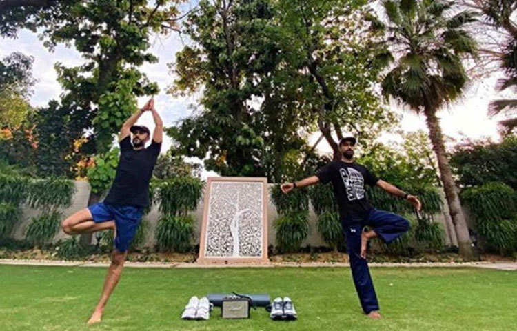 আহুজা দম্পতির বাড়ির অন্যতম বৈশিষ্ট্য বড় বাগান। অবশ্য শুধু বাগান বললে ভুল হবে। অলস পদচারণার পাশাপাশি সেখানে মজুত শরীরচর্চার সব উপকরণও।