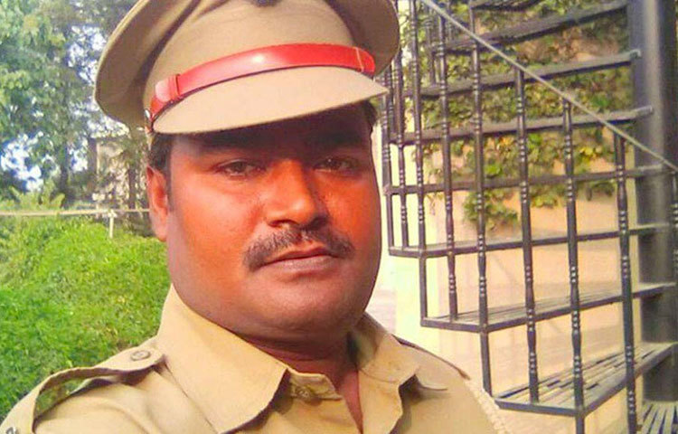 এ ব্যাপারে সোলাঙ্কি বলেছেন, ‘করোনাভাইরাস লকডাউনের জন্য পিছিয়ে দেওয়া হয়েছিল ছবির শুটিং। ঋষিজি আর নেই। ঋষিজির সঙ্গে অভিনয়ের সুযোগ হাতছাড়া হওয়ায় আমি খুব হতাশ।’