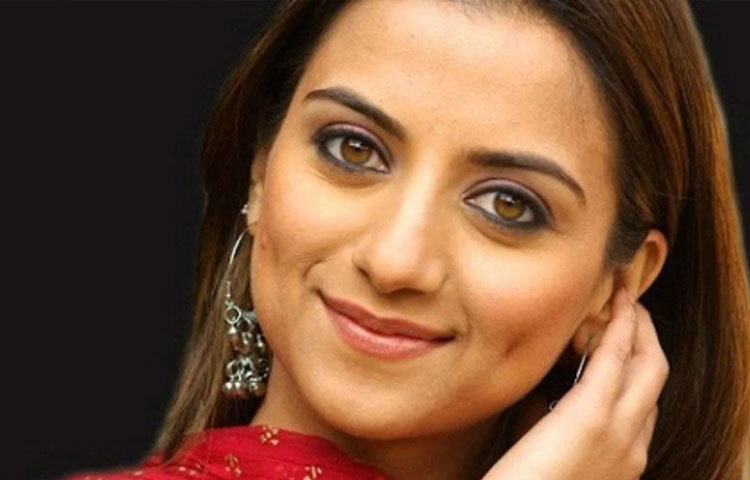 কুলজিৎ রণধাওয়া: প্রাক্তন গ্ল্যাডর্যা গস এই মডেলের ঝুলন্ত দেহ উদ্ধার হয় ২০০৬ সালের ৮ সেপ্টেম্বর। জুহুতে তার অ্যাপার্টমেন্ট থেকে দেহ উদ্ধার হয়। হিপ হিপ হুররে, কোহিনূর-এর মতো জনপ্রিয় শো-এ ছিলেন তিনি। সুইসাইড নোটে মৃত্যুর কারণ হিসেবে মানসিক চাপের কথা উল্লেখ করেছিলেন কুলজিৎ।