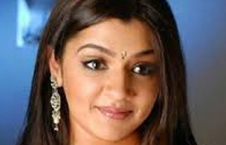 চিকিৎসকদের ধারণা, লাইপোসাকশনের মতো কসমেটিক সার্জারির পরে সংক্রমণের কারণে মাত্র ৩১ বছর বয়সেই প্রাণ হারান আভিনেত্রী আরতি আগরওয়াল। তার বোন অদিতি আগরওয়ালও পরে অভিনয় করেছেন তেলেগু ছবিতে।